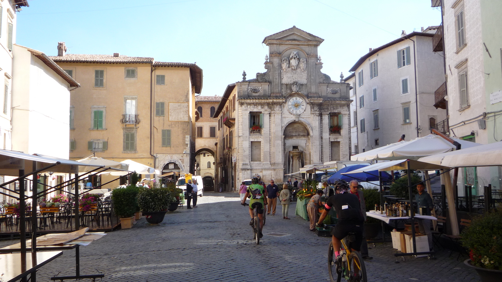 Spoleto piazza del Mercato2